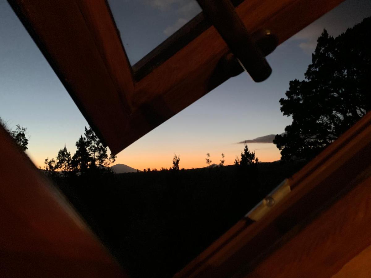 Domo Conguillio Conecta Con Tu Energia Sagrada Junto Al Salto Truful Truful Con Una Vista Majestuosa Que Podras Disfrutar En Una Tinaja Una Experiencia Que Alineara Tu Espiritu Y Tu Energia Interior Vivelo Melipeuco Buitenkant foto