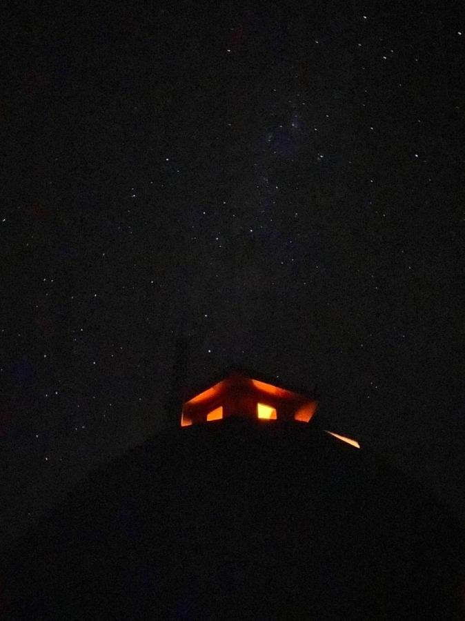 Domo Conguillio Conecta Con Tu Energia Sagrada Junto Al Salto Truful Truful Con Una Vista Majestuosa Que Podras Disfrutar En Una Tinaja Una Experiencia Que Alineara Tu Espiritu Y Tu Energia Interior Vivelo Melipeuco Buitenkant foto