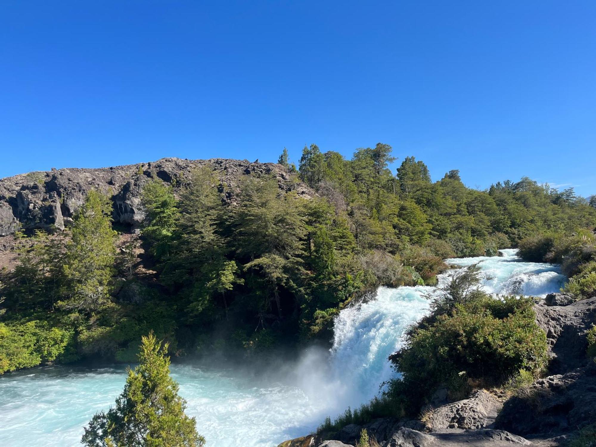 Domo Conguillio Conecta Con Tu Energia Sagrada Junto Al Salto Truful Truful Con Una Vista Majestuosa Que Podras Disfrutar En Una Tinaja Una Experiencia Que Alineara Tu Espiritu Y Tu Energia Interior Vivelo Melipeuco Buitenkant foto